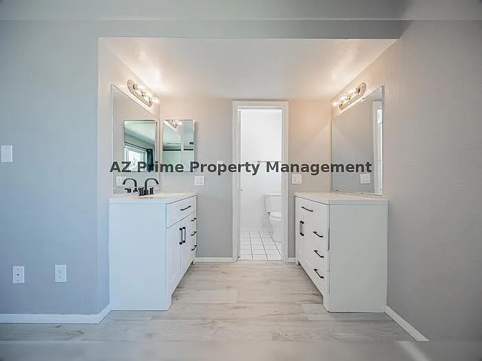 1634 W Sack Dr — Photo 16