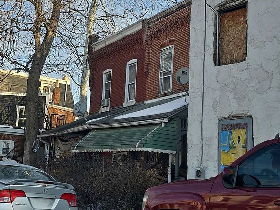 3rd image of 225 Pusey St