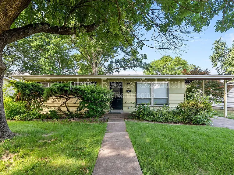 560 Bardot Dr — Photo 1