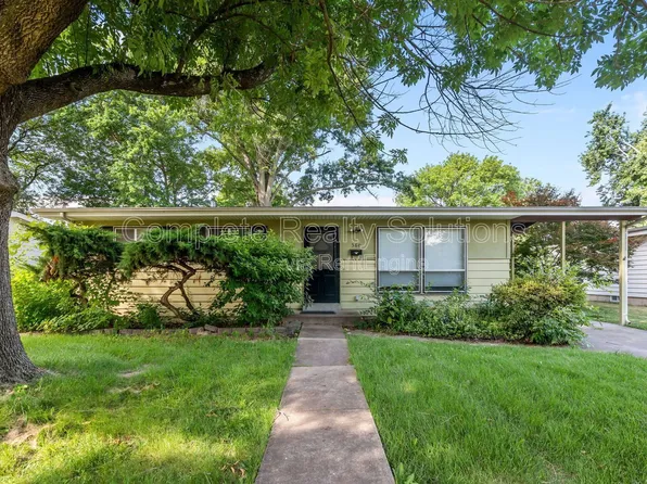 560 Bardot Dr, Florissant, MO 63031
