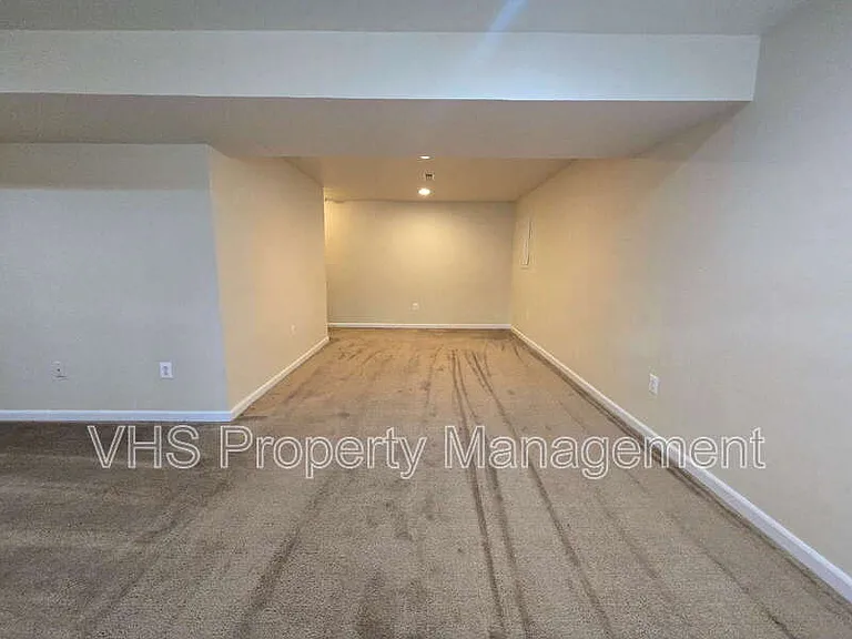 832 Fox Den Rd — Photo 37