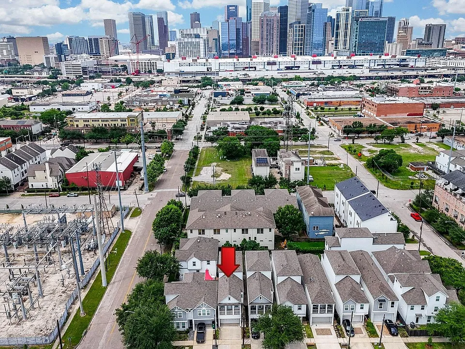 1122 Live Oak St