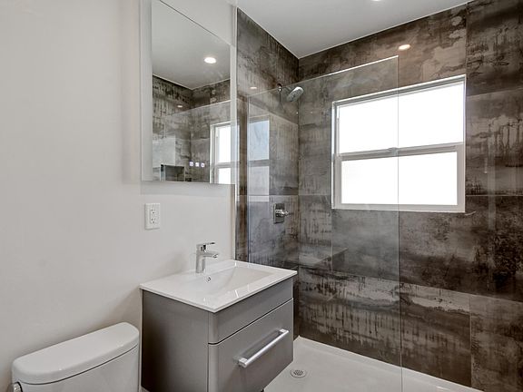 3rd image of 537 Cedar St #537