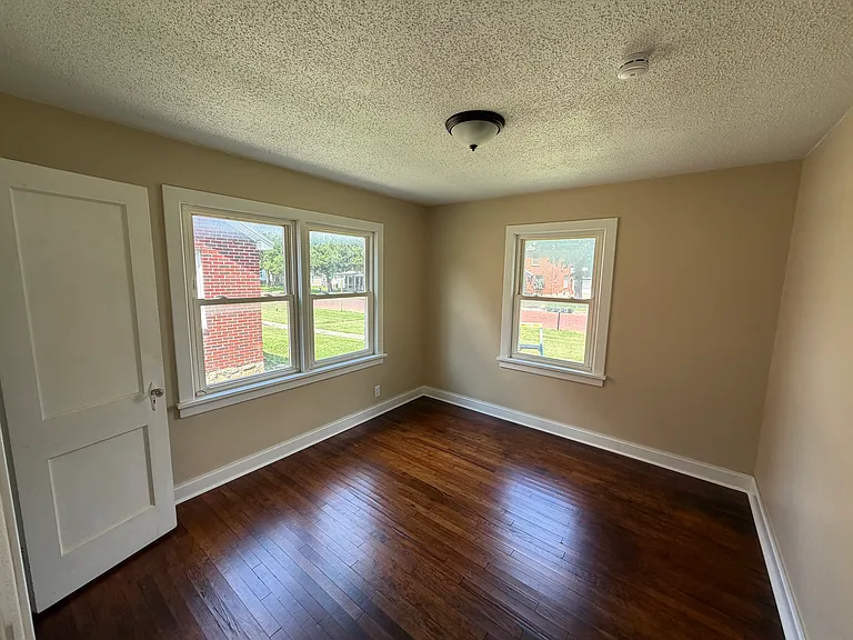 715 N Forest Ave — Photo 8