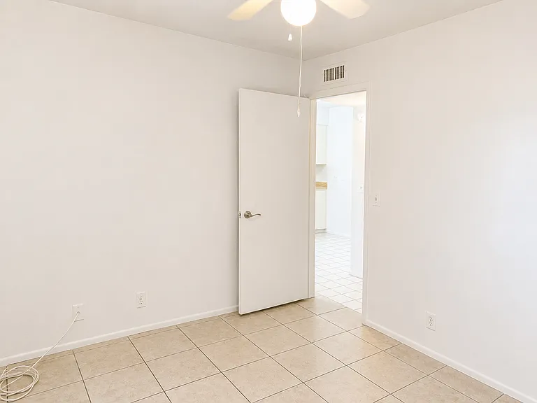 Beautiful Beck Ln Fourplex — Photo 37