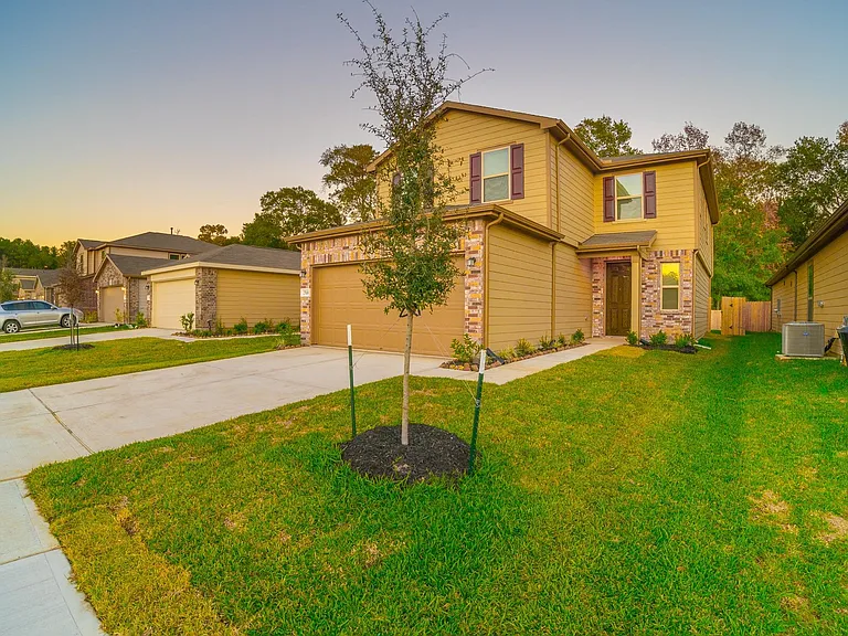 27618 Mesabe Dr — Photo 1
