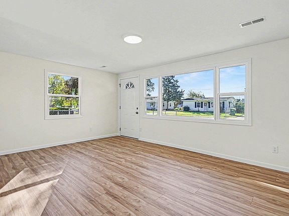 3rd image of 528 Imus Dr