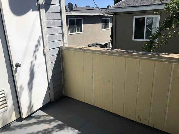4th image of 29536 Dixon St APT 20