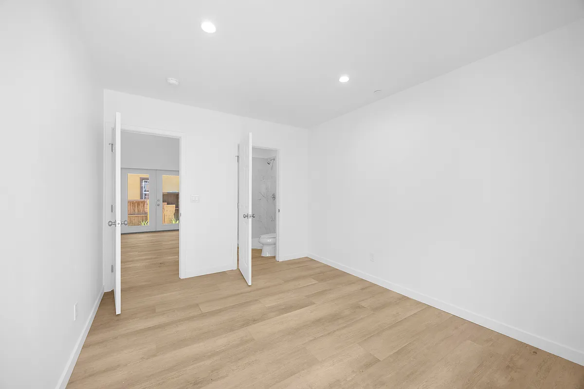 Building Photo - 308 N Catalina Ave #6B