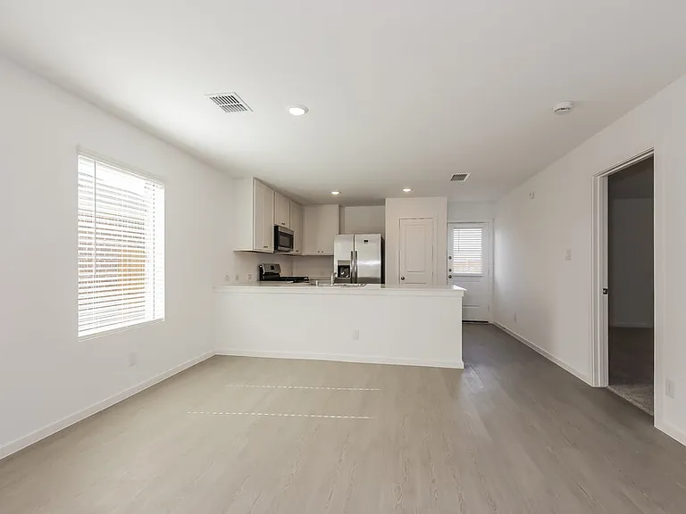 1715 Crossbill St — Photo 4