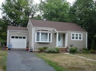 29 Koehler Dr, South Bound Brook, NJ 08880