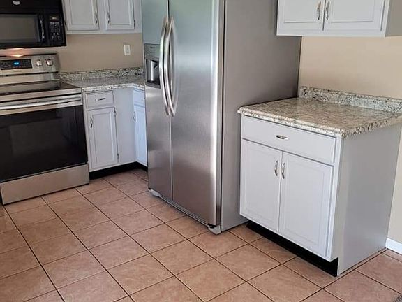 2nd image of 406 NW Nottingham Ln
