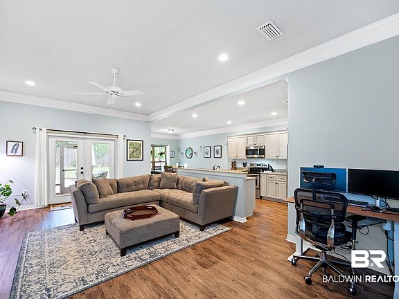 4th image of 510 Rolling Hill Cir