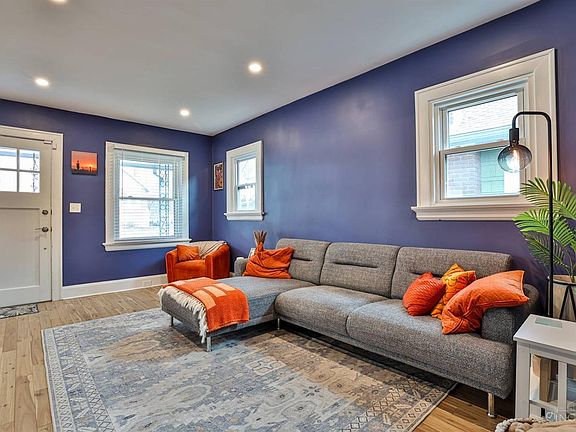 4th image of 2741 Lawndale Ave