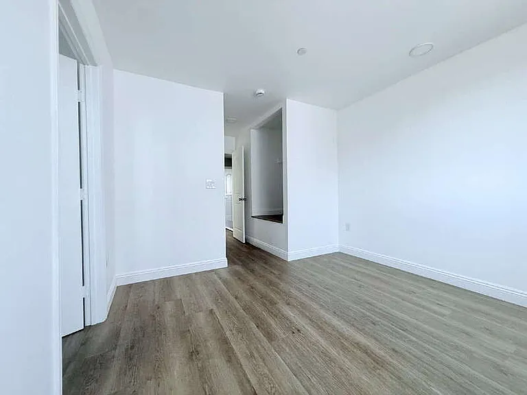 1731 E 68th St #C — Photo 24