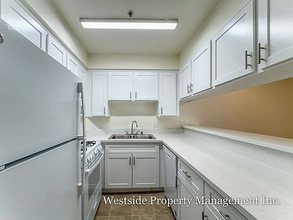5th image of 3848 Overland Ave APT 108