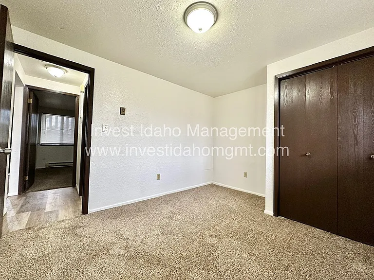 1097 Melrose — Photo 6