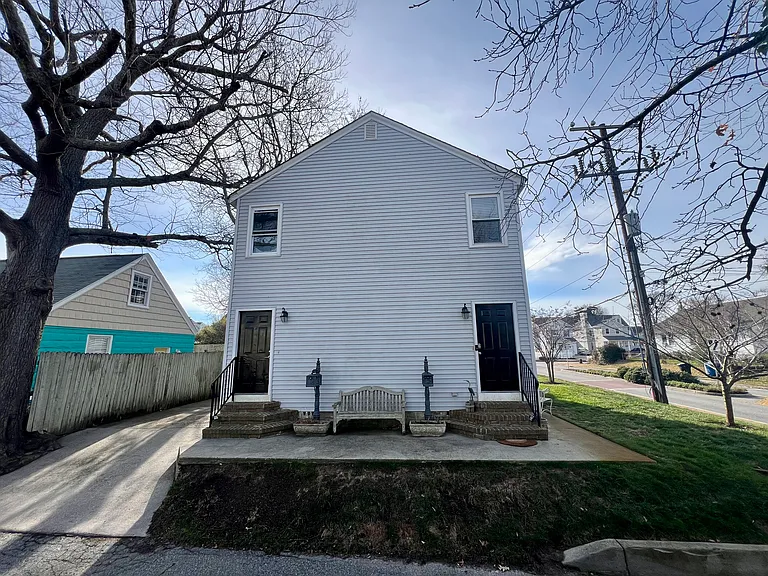 2703 Arctic Ave #B — Photo 2