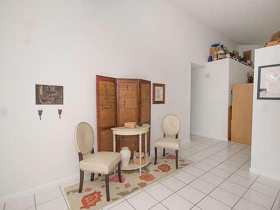 4th image of 8227 White Rock Cir
