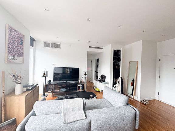 4th image of 66 Nassau Ave #3