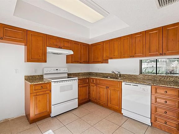 2nd image of 301 Lakewood Dr APT 8A