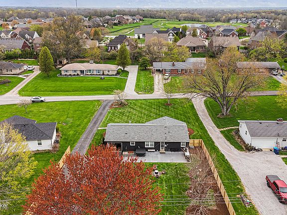 3rd image of 121 Fairview Dr
