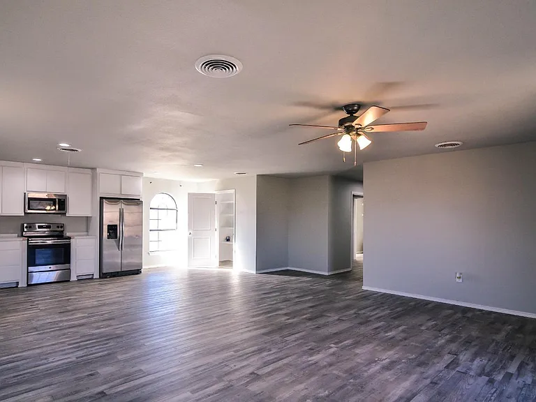 327 Hiracheta Dr — Photo 5