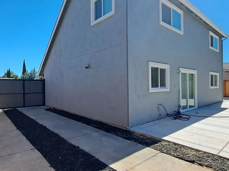 132 Hyannis Ct — Photo 32