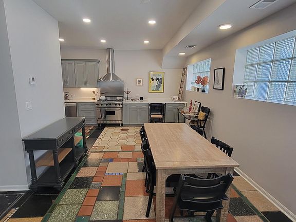 5th image of 160 W Burton Pl #Ch