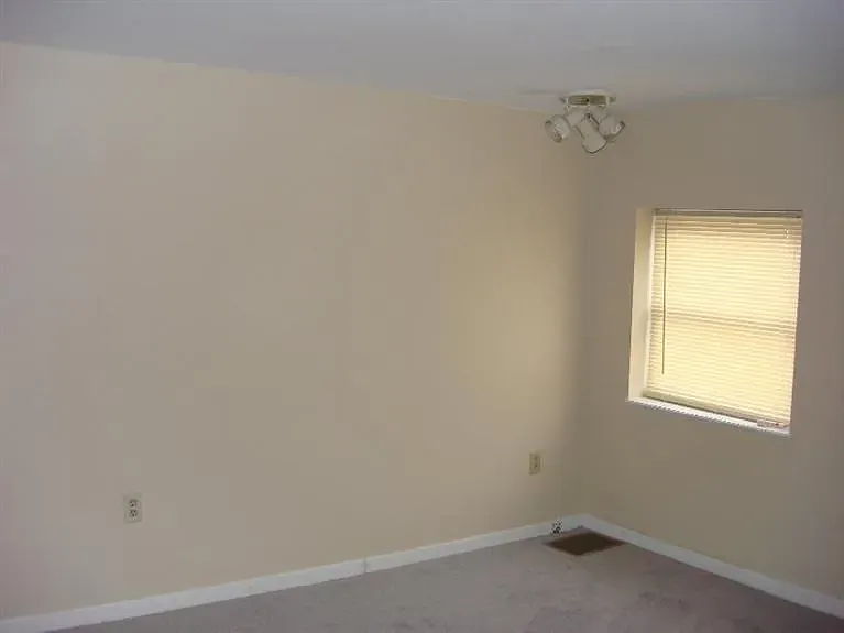 2243 Victor St — Photo 9