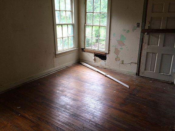 5th image of 4148 Marston Ave