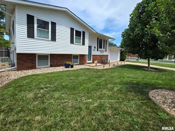 2213 Brookmeade Dr, Quincy, IL 62301