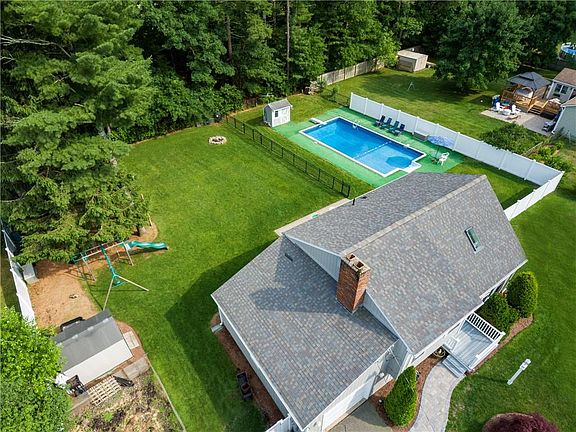 2nd image of 92 Wisteria Dr