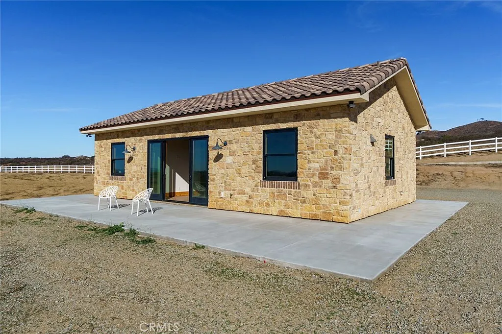 Building Photo - 37219 Quarter Valley Rd