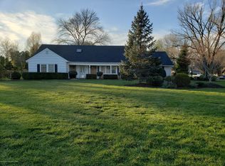 29 Edwards Ln, Manalapan, NJ 07726