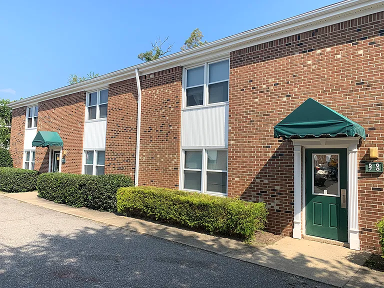 Enfield Gardens Apartments — Photo 18