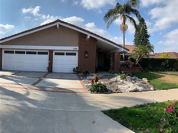 2nd image of 1326 N Cabrillo St