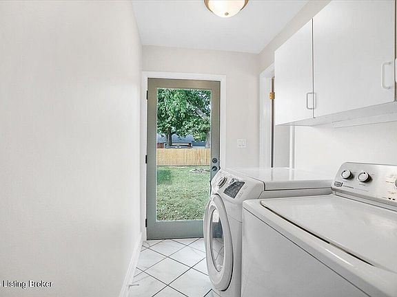 5th image of 3214 Wellingmoor Ave