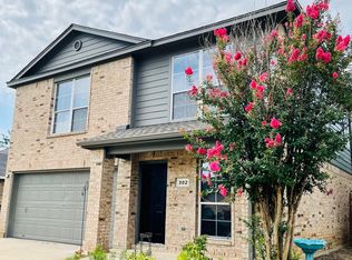 302 Deer Run Dr, Sanger, TX 76266