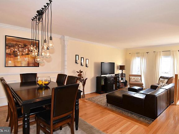 3rd image of 1553 Templeton Pl