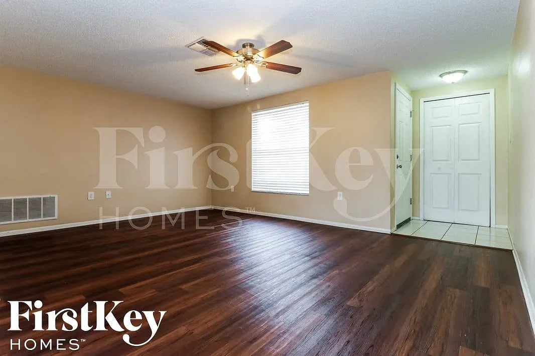 3 bed, 2.0 bath, 1424 sqft, $1,885 — Photo 2