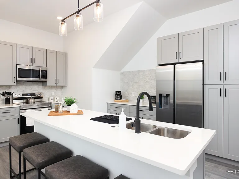 1727 E Crockett St — Photo 16