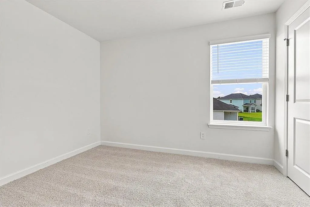 4 bed, 2000 sqft, $2,600 — Photo 4