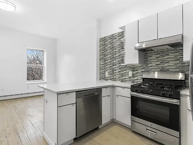 402 Franklin Ave #3 — Photo 5