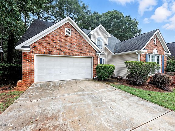 3rd image of 461 Ashville Dr