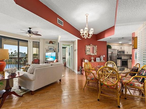 5th image of 221 NE Plantation Rd APT 307