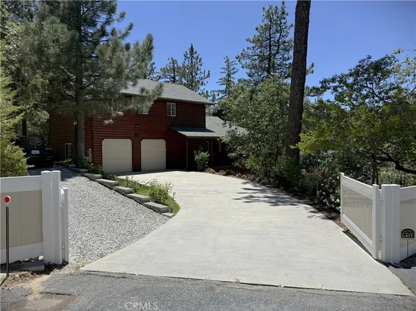 32425 Snowshoe Ln, Running Springs, CA 92382