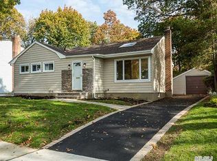 421 Spruce Ln, East Meadow, NY 11554