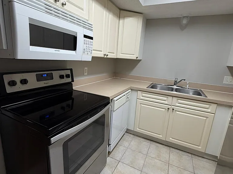 3864 La Mirada Dr N #6 — Photo 6