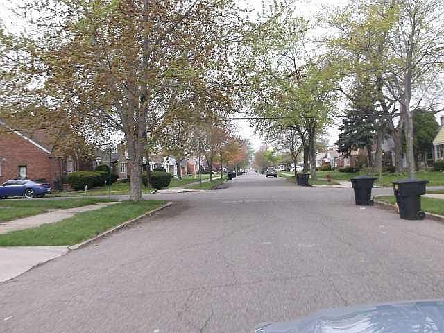 2nd image of 15619 Carlisle St